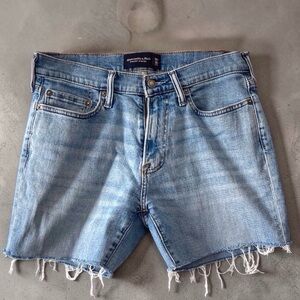Abercrombie Fitch Women's Straight Stretch Cut Off Denim Shorts W30 Light Wash